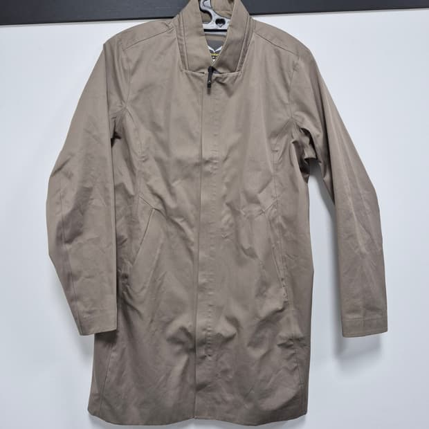 살레와 정품 바람막이 100사이즈 팝니다