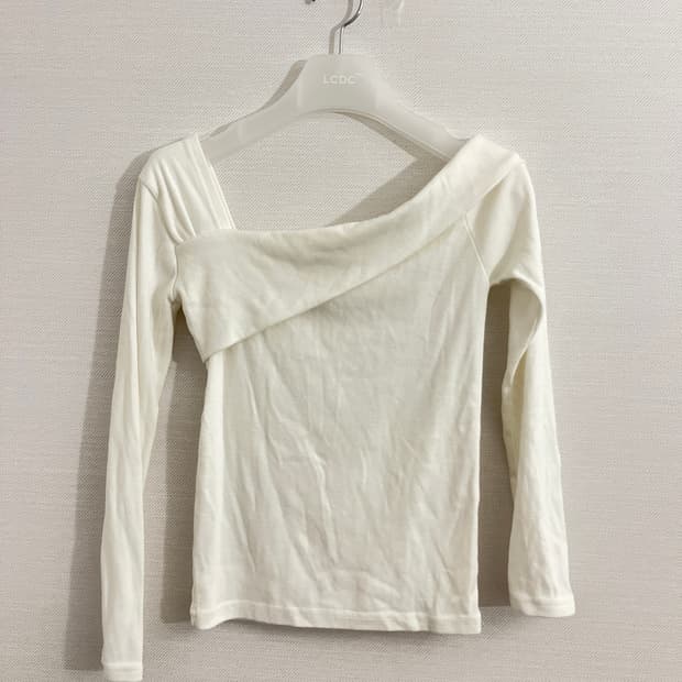 아이보리 오프숄더 