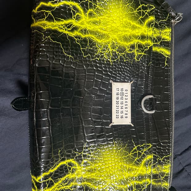 메종 마르지엘라 블랙 파이톤 클러치백