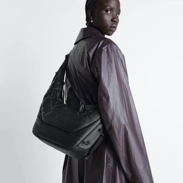 르메르 26ss 소프트 게임백 미디움/에쉬 블랙