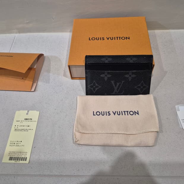 루이비통 더블 카드 홀더 모노그램 이클립스 카드지갑 팝니다