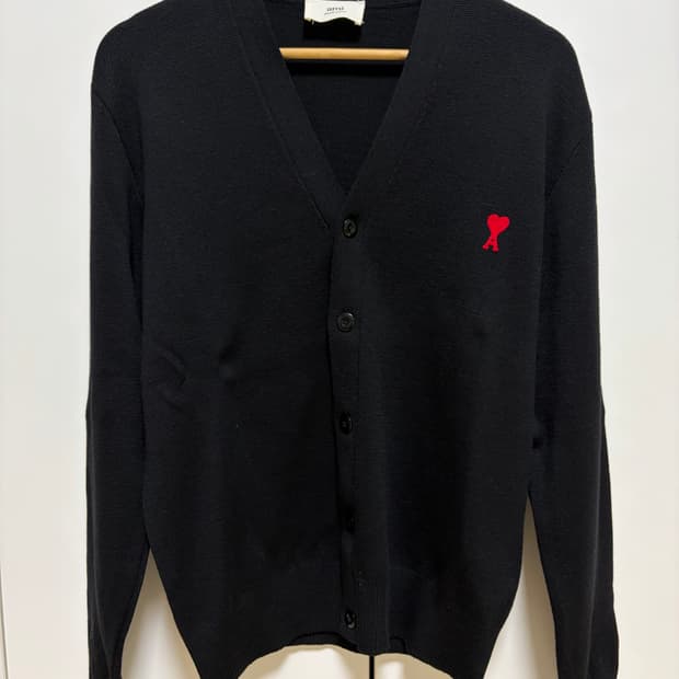 (L)아미 스몰 하트 가디건 블랙