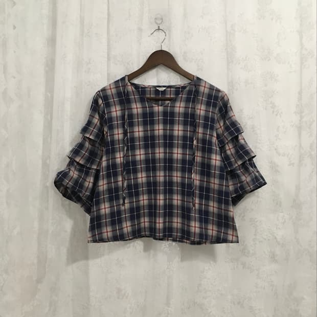 JPN checkered puff sleeve top