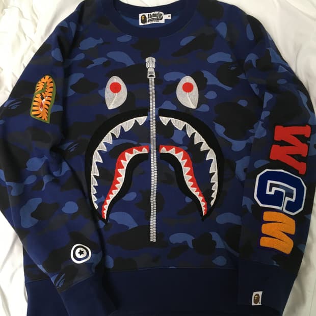 베이프 퍼스트 카모 샤크 맨투맨