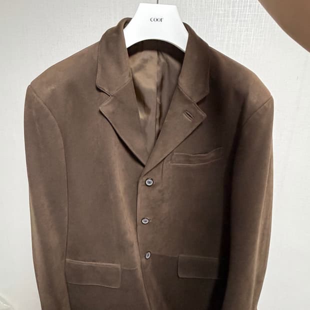 COOR 스웨이드 3버튼 블레이저