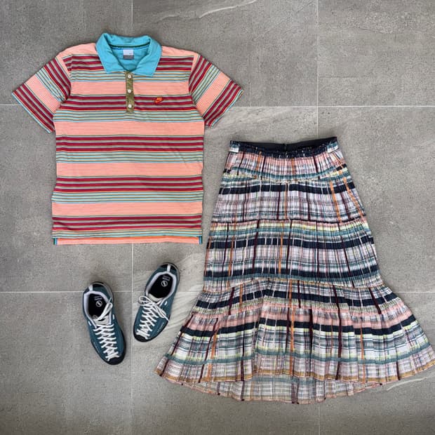 NIKE multi color stripe pk half t