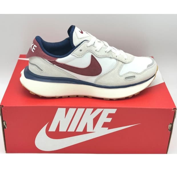 나이키 피닉스 와플 새상품 판매합니다