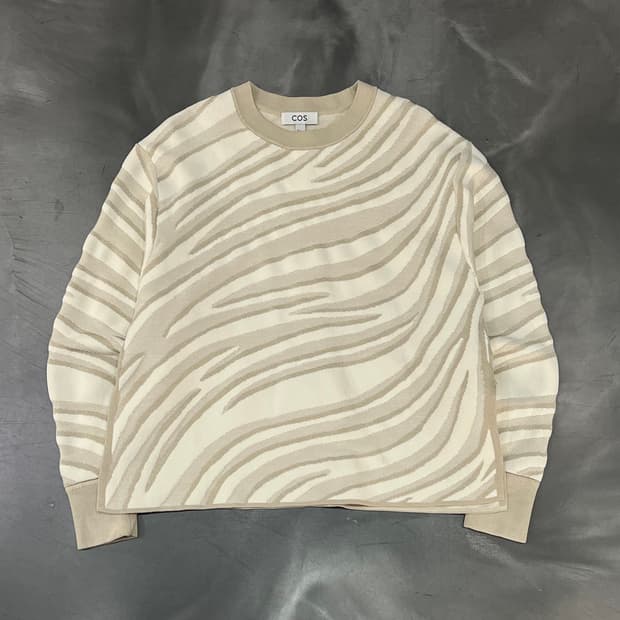  코스 지브라 패턴 니트 y16385