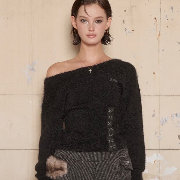 힐다 플러피 코르셋 원숄더 니트