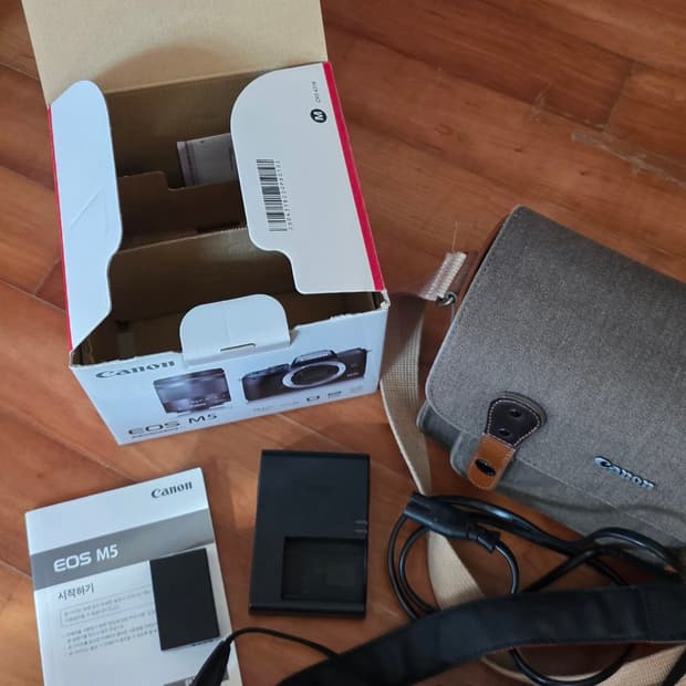 캐논 EOS m5 미러리스 카메라(바디만) 판매합니다.
