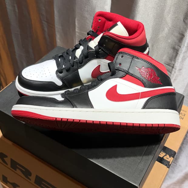 (새상품급) 조던 1 미드 짐레드 블랙 화이트