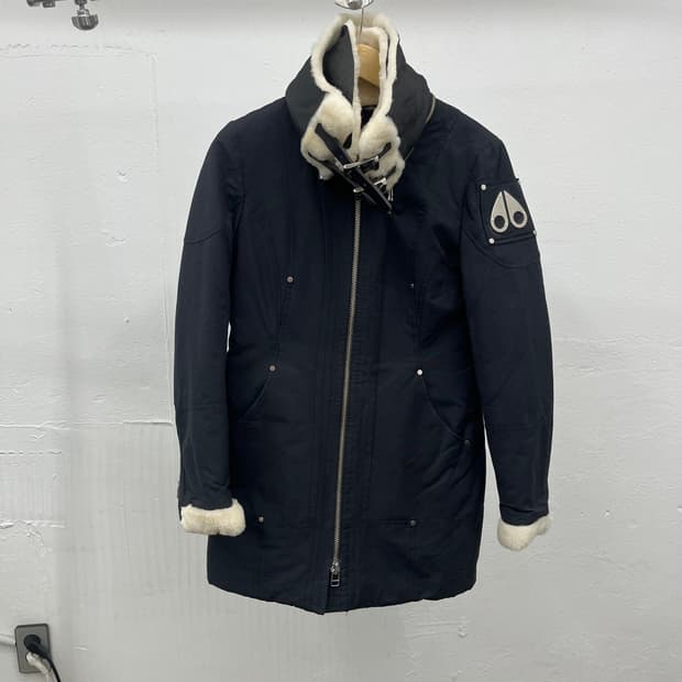 ~55) MOOSE KNUCLES HALF PADDED JUMPER