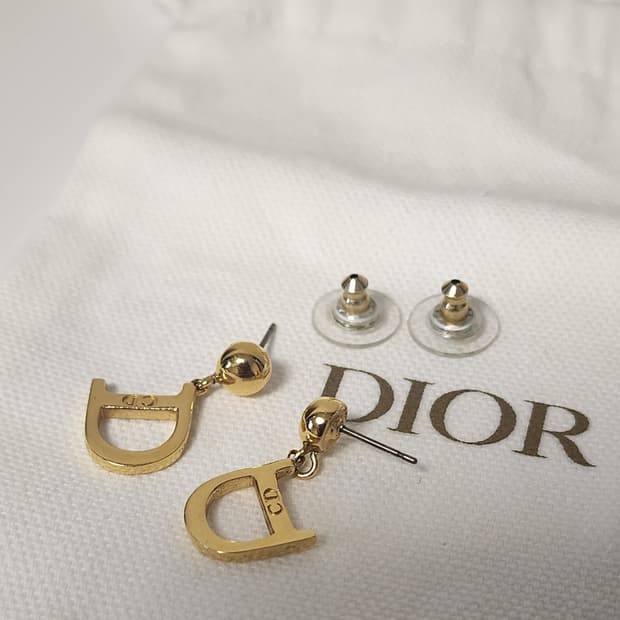 정품 디올 D 장식 골드 귀걸이 