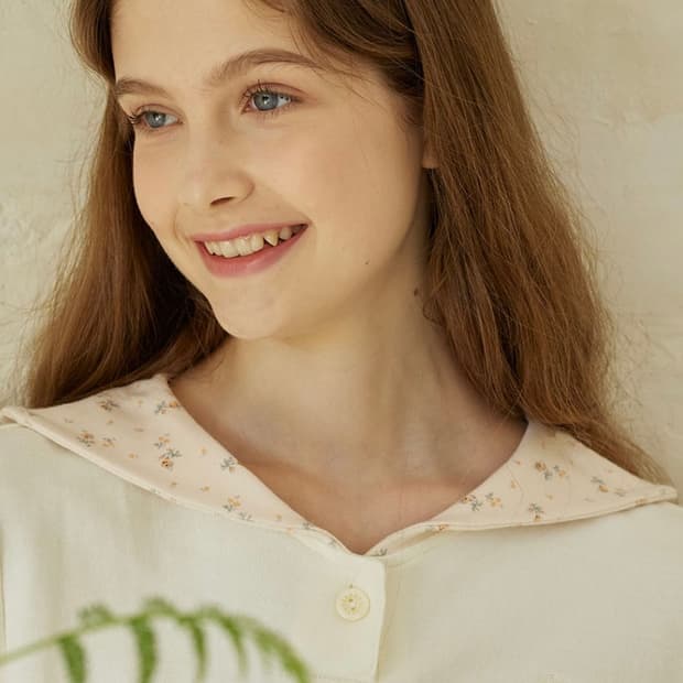 논로컬 Floral Collar T-shirt