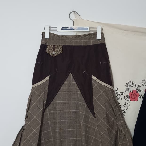 GARELLA Y2K 크라운 장식 스커트