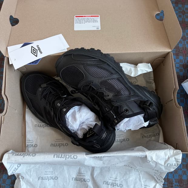 새상품) 엄브로 퓨즈 샌동화  , 운동화 / 정가: 12.9만