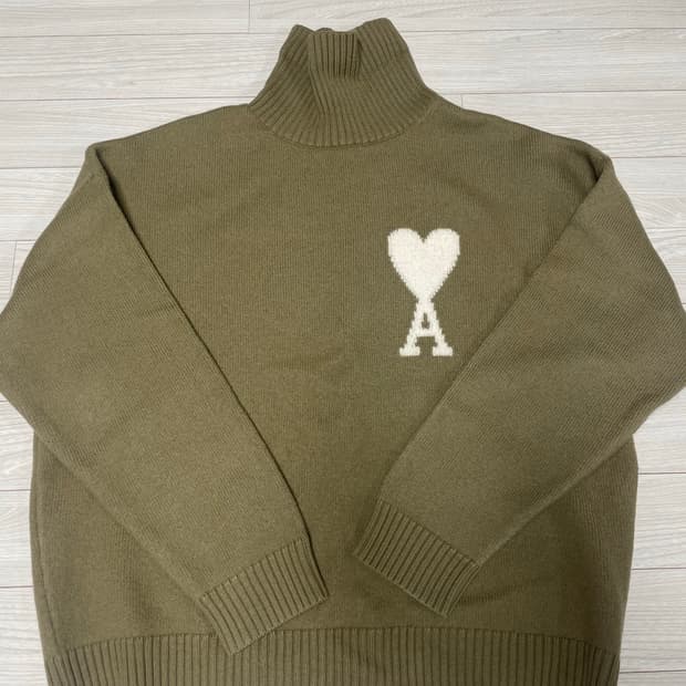 아미 빅하트 터틀넥 올리브L