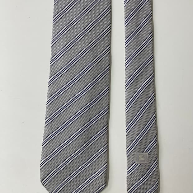 버버리 넥타이