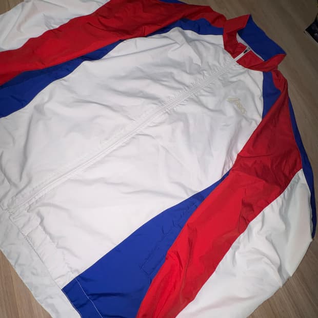 아식스 바람막이