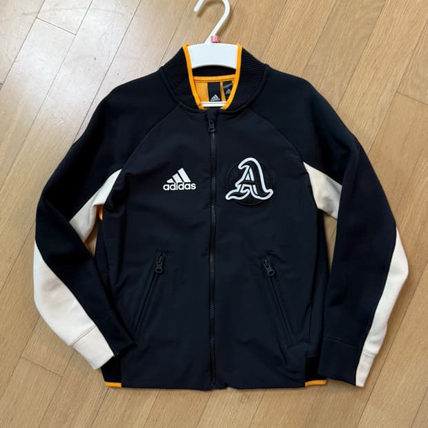 아디다스 키즈 블랙 점퍼