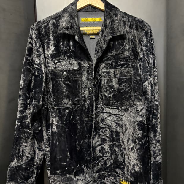 네이버후드 벨벳 다운카라 셔츠