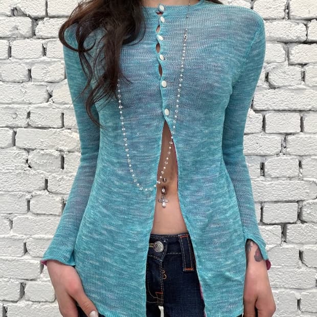 Shell Button Slit Knit Top