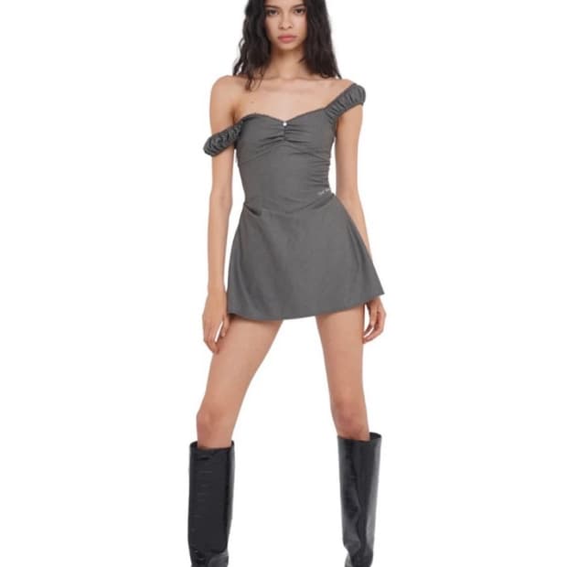 스위트칠링 퍼프 슬리브 셔링 오프숄더 미니 원피스