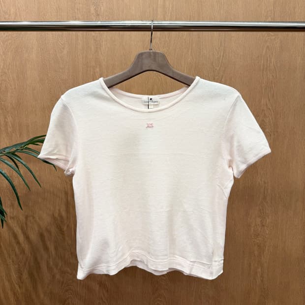 꾸레쥬 리브 반팔 티셔츠 로고 자수 디테일 슬림핏 라이트 핑크