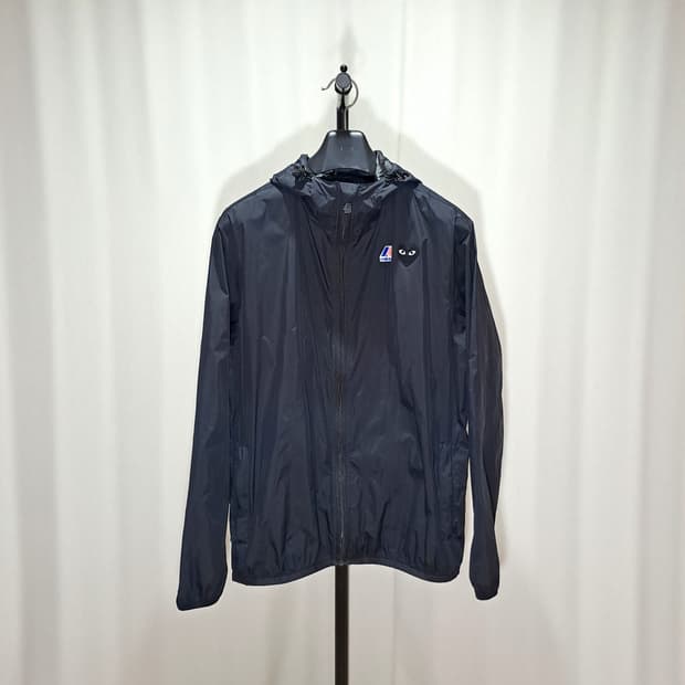 (택포) 꼼데가르송 케이웨이 블랙패치 바람막이 110 B548