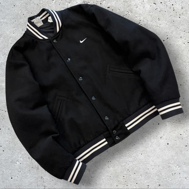 [L] 나이키 NSW 블랙 스타디움 바시티 자켓 D381