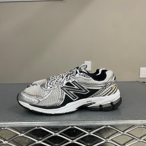 뉴발란스 860v2 화이트 블랙 실버 270