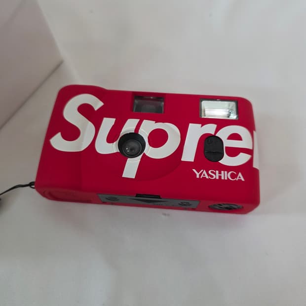 슈프림 야시카 MF-1 카메라 레드