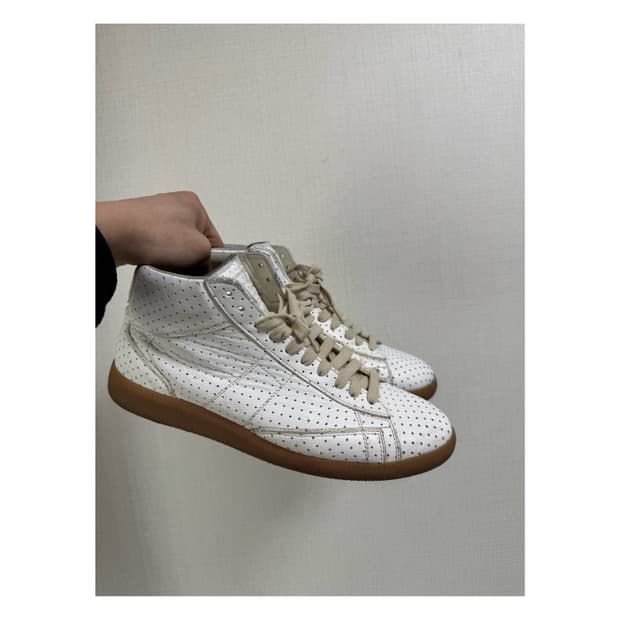 마르지엘라 펀칭 레더 하이탑