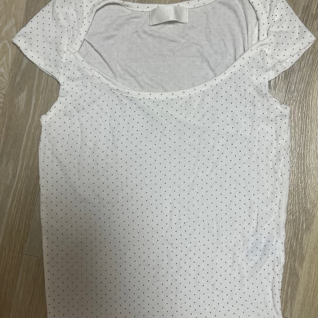 Dot tee••