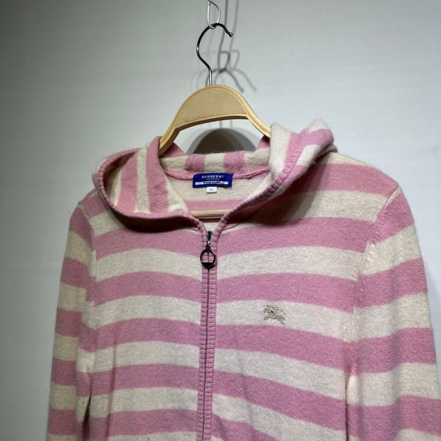 버버리 블루라벨 니트집업 판매합니다