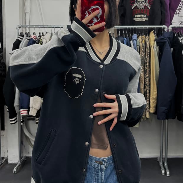 베이프 빅사루 투톤 바시티 자켓