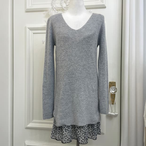 gray angora v-neck slit opc&blackgray le