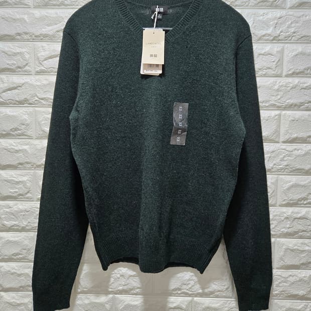 새상품/ 유니클로 일본판 램스울 브이넥 스웨터 95