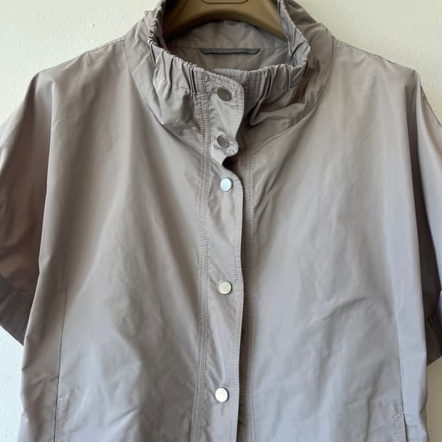 페세리코 여성 코코아베이지 바람막이자켓 반팔점퍼