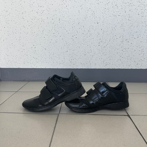 구찌 레더 밸크로 슈즈