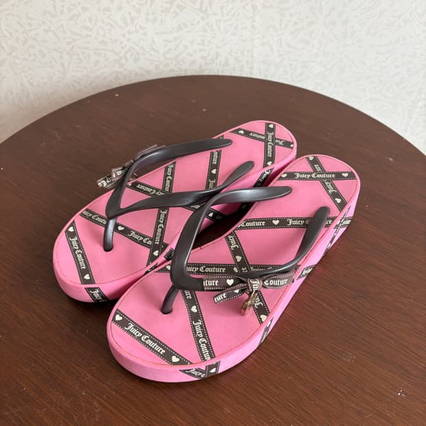 Juicy Couture 핑크 쪼리 플립플랍