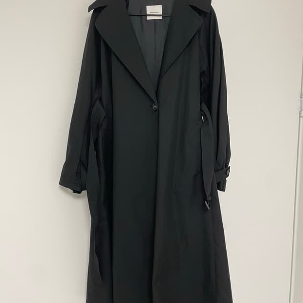 블랙 트렌치 코트