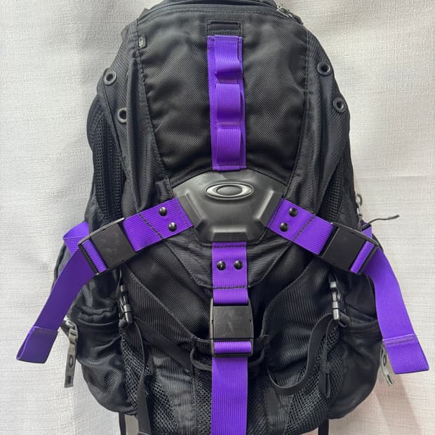 오클리 아이콘 팩 3.0 백팩 블랙/퍼플스컬 에디션