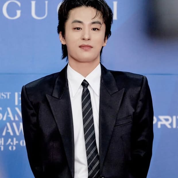 생로랑 24fw 슬림 넥타이 스키니 타이