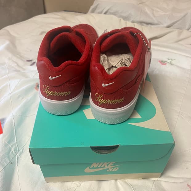 나이키sb 슈프림 스니커즈