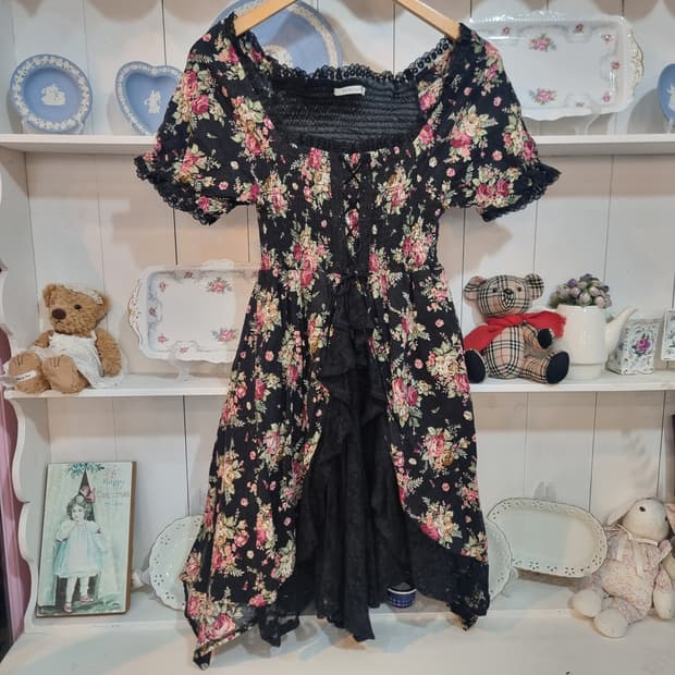 axes femme(액시즈팜) 플라워 레이스 언밸런스 원피스