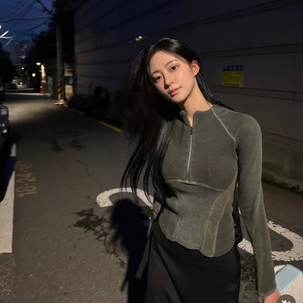 HYEIN SEO Half-Zip Raglan 혜인서 하프집업