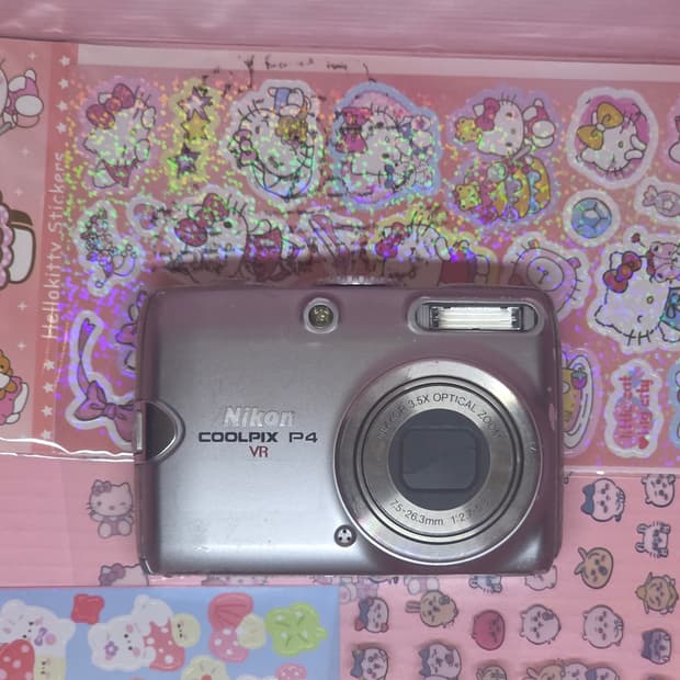 니콘 쿨픽스 P4 디지털 카메라