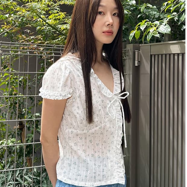 마가린핑거스 플로럴 프릴 블라우스