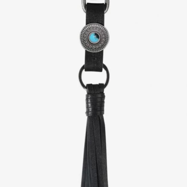 새제품/ 이우가마카라스x송필드/ 웨스턴 소가죽 스터드 키링